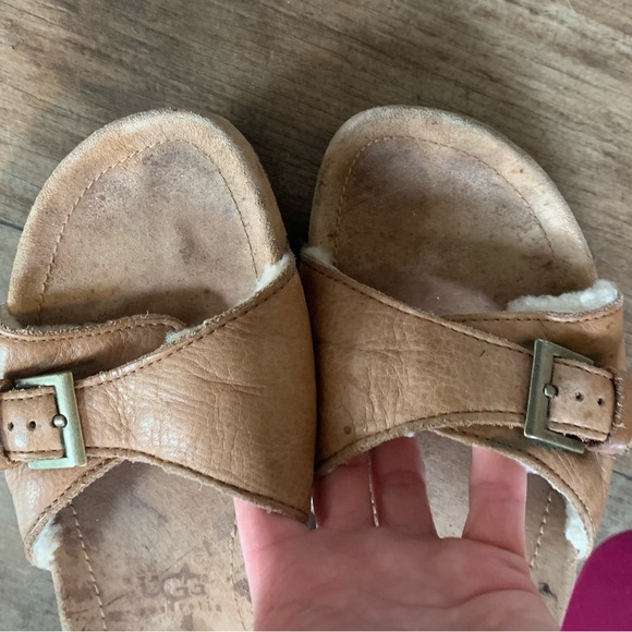 UGG buckle top leather sandal - Picture 4 of 7